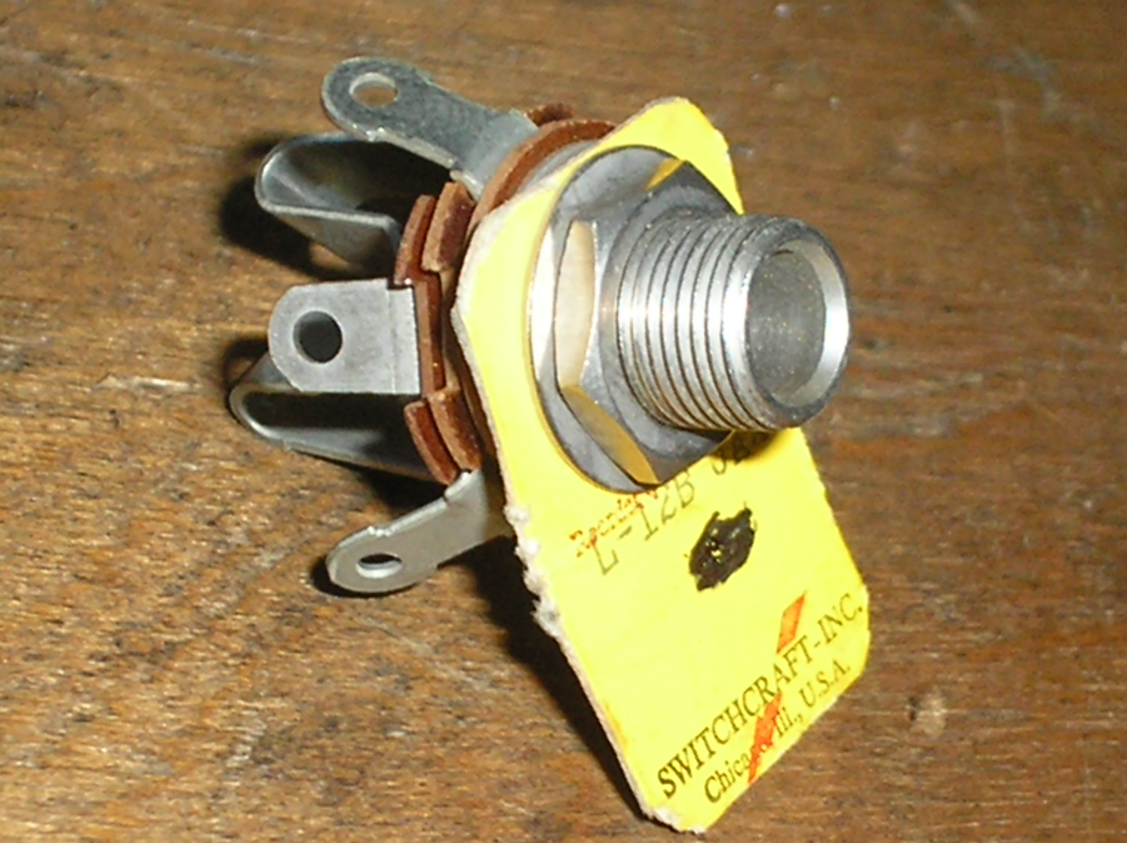 Switchcraft L12B Stereo 1/4'' Input Jack (w/ Extra Long Thread 3/8'') Extra long threads for guitars and audio jacks... New Old Stock

16 Available